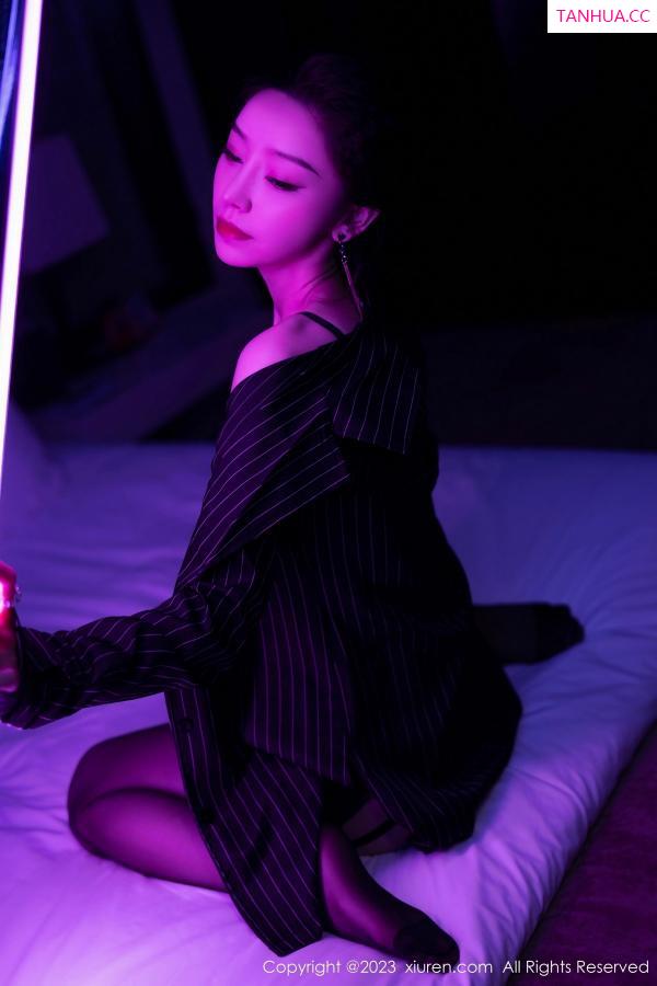   [XiuRen]高清写真图 2023.11.03 No.7611 苏曼兮 黑丝美腿第78张图片